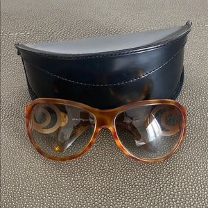 Ferragamo sunglasses. Only worn a few time 👓